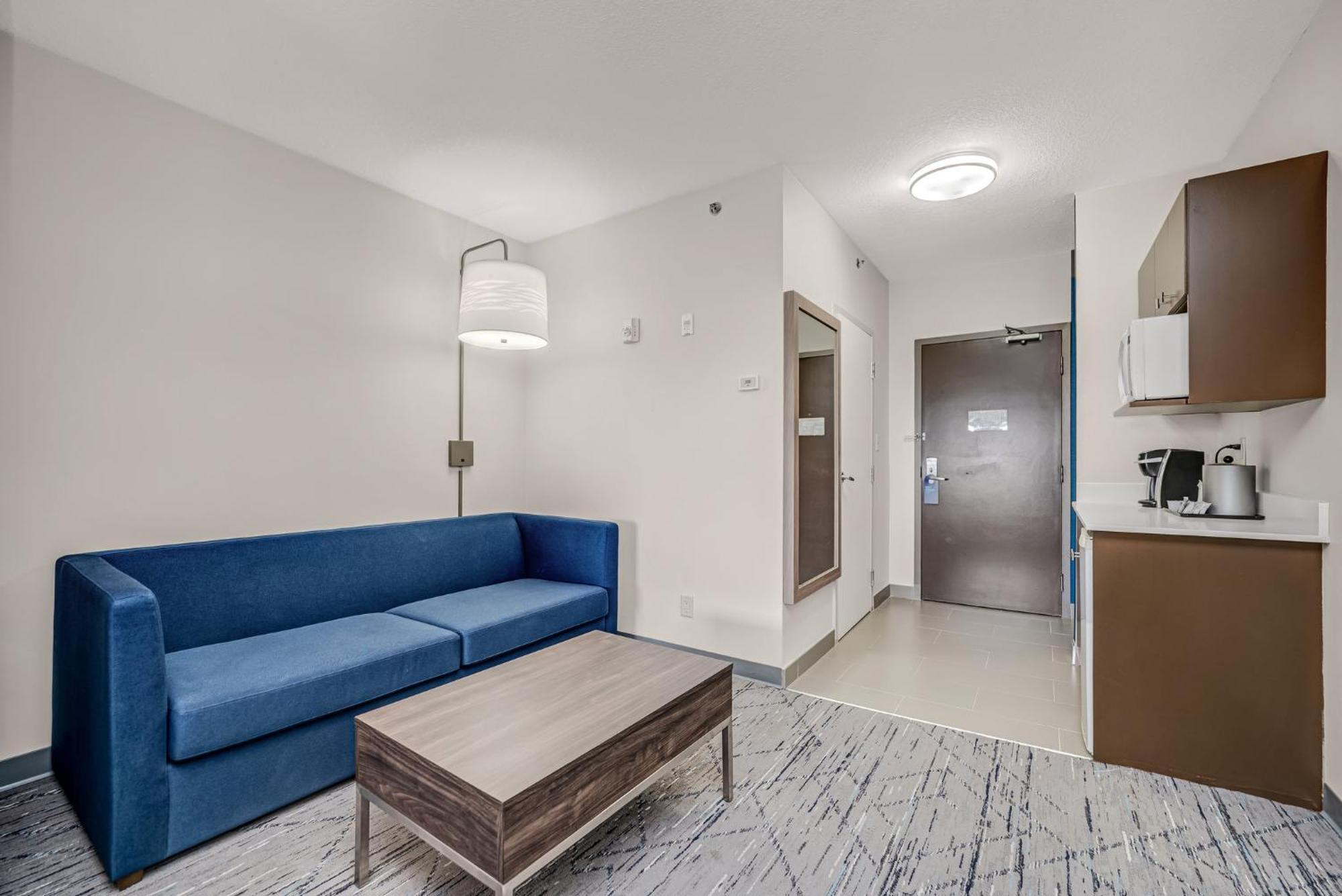 Holiday Inn Express Hotel & Suites-Edmonton South By Ihg Dış mekan fotoğraf