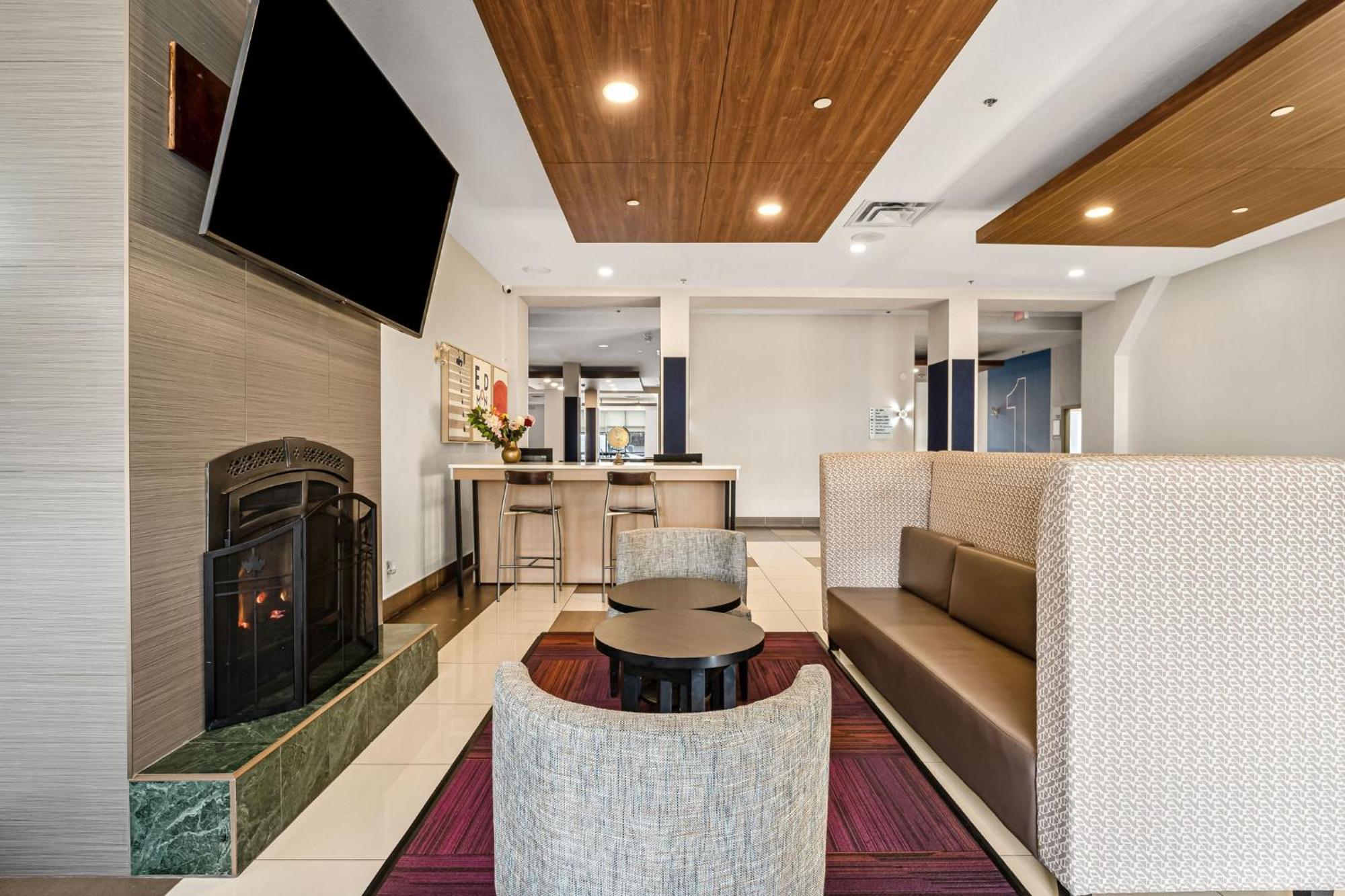 Holiday Inn Express Hotel & Suites-Edmonton South By Ihg Dış mekan fotoğraf